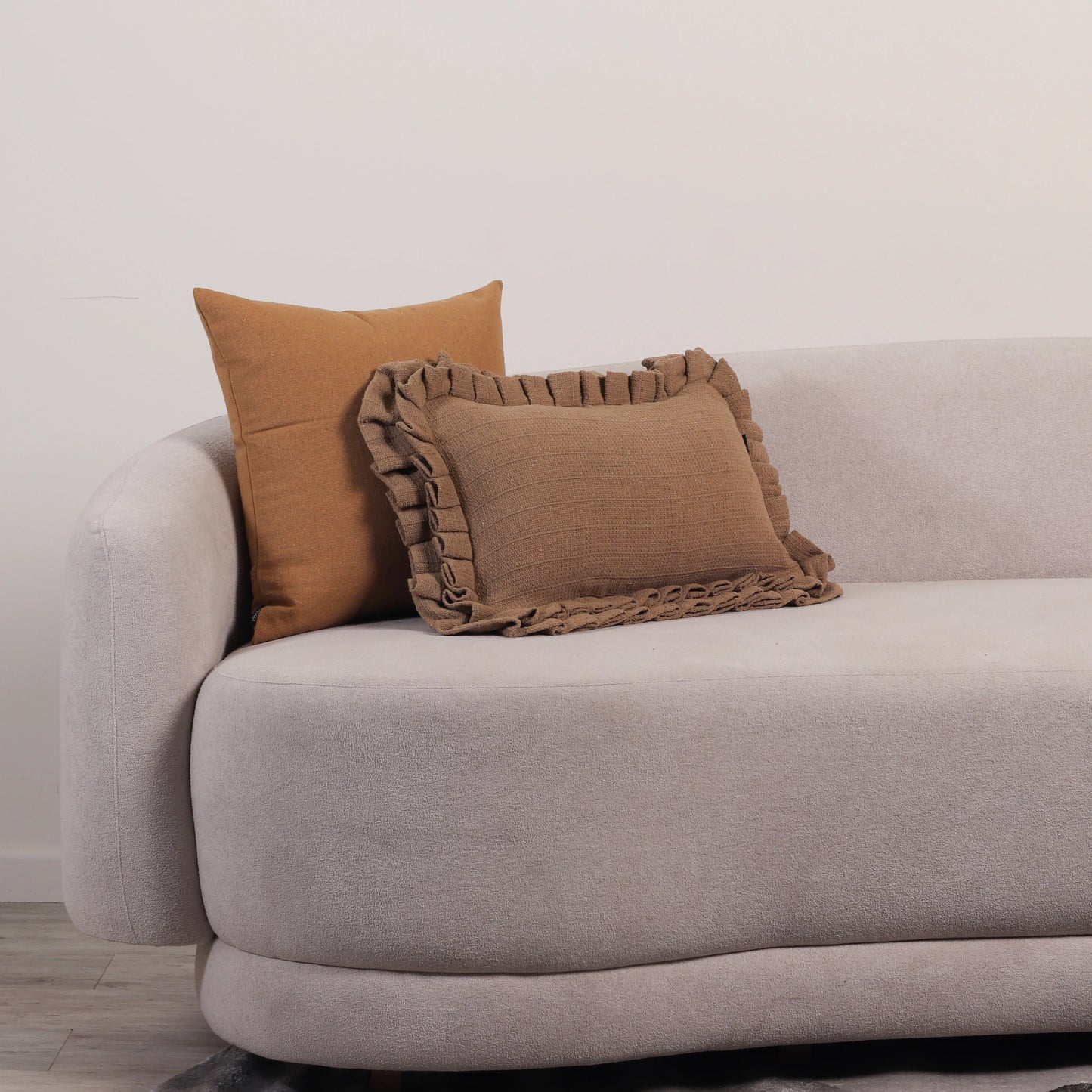 Almofada Baguete Plissê 50 x 30 cm - Caramelo