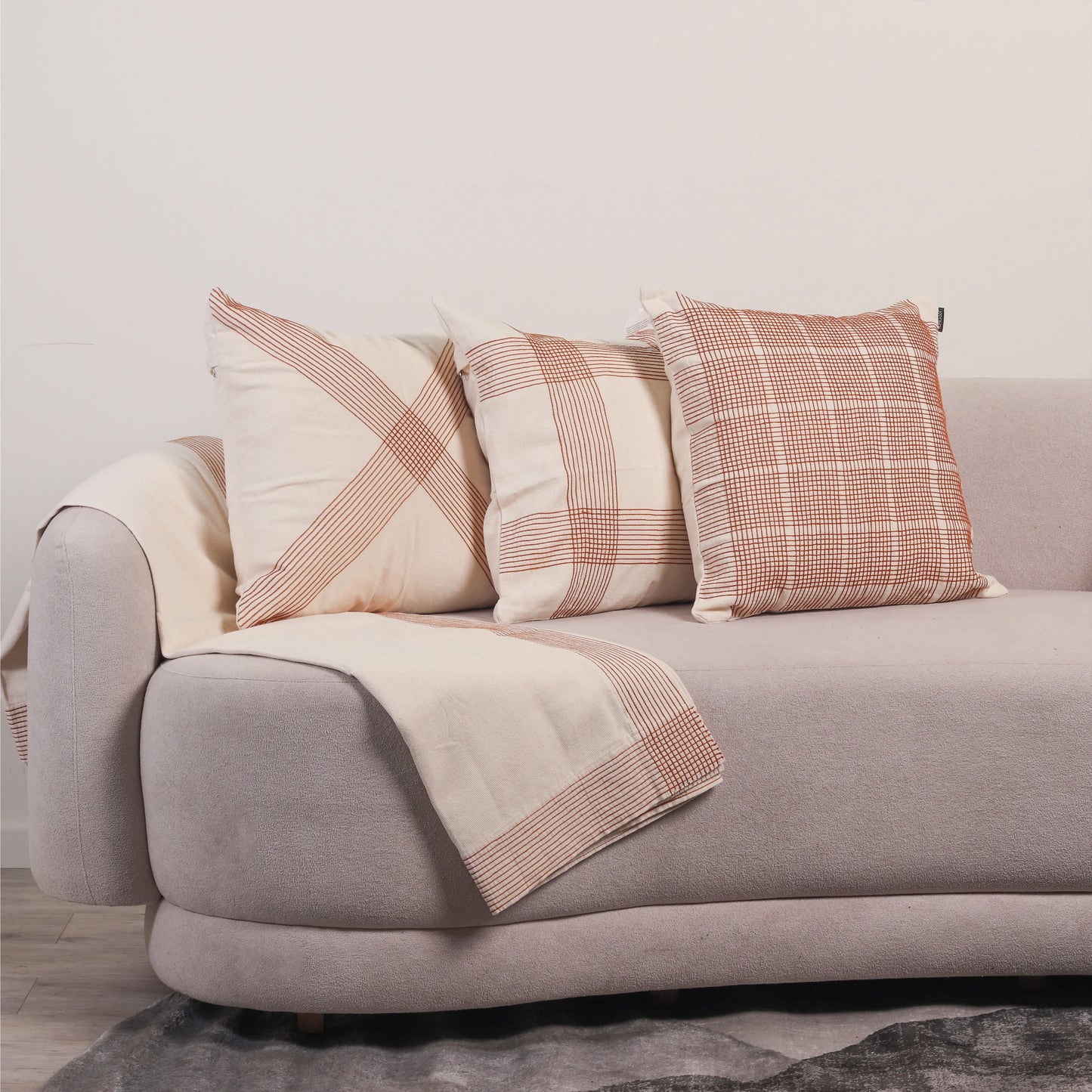 Almofada Trama 50 x 50 cm - Cru c/ Caramelo