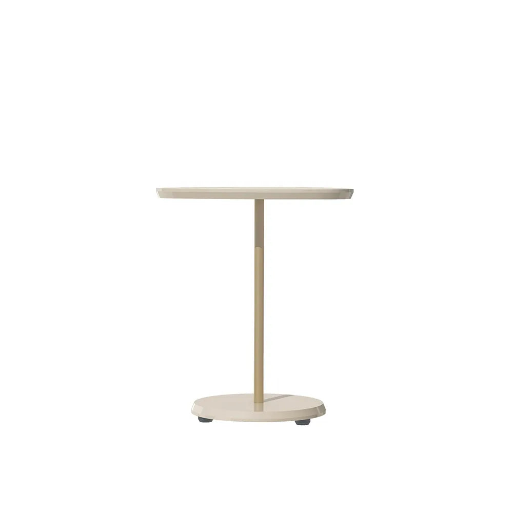 Mesa Lateral Triangular para Sala Lyra 60 cm - Off White c/ Dourado