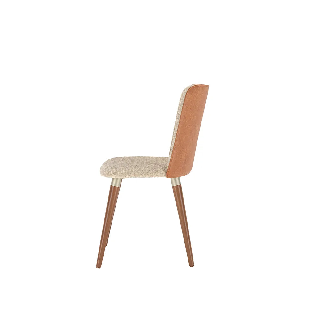 Conjunto de 2 Cadeiras de Madeira Maciça Estofada Dakota - Natural c/ Bouclé Fendi e PU Caramelo - Champanhe