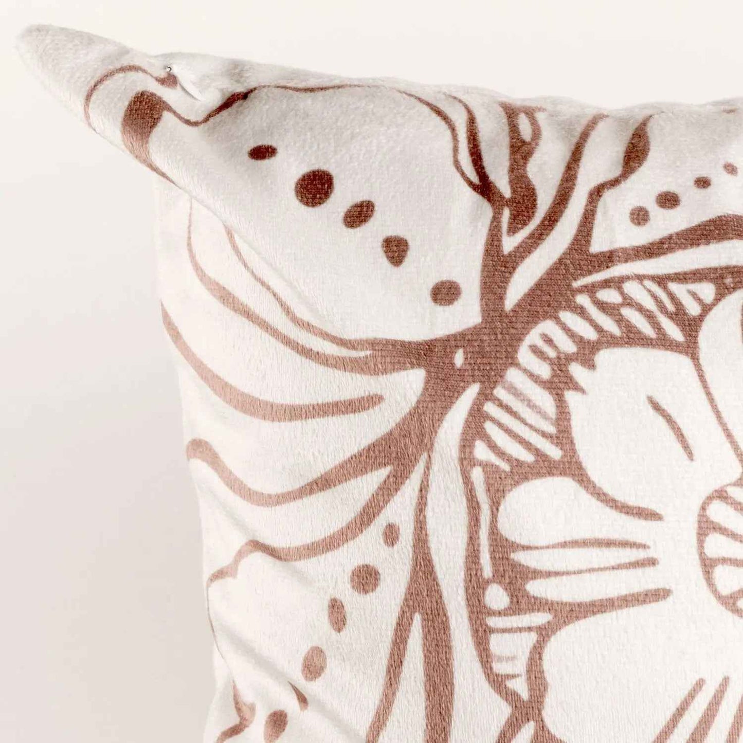 Capa da Almofada Veludo Florear 43 x 43 cm - Off White c/ Flor Marrom