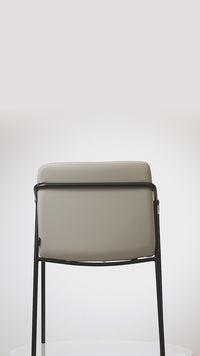 Kit com 2 Cadeiras Rhianna - PU Off White c/ Preto