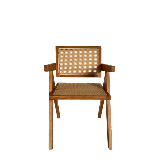 Manutenção de cadeiras de madeira maciça: dicas para manter suas cadeiras sempre bonitas.