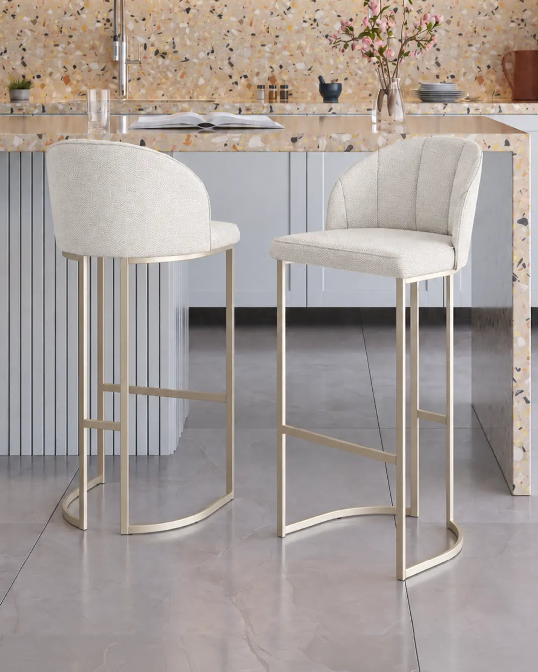 Banqueta Alta de Aço Estofada com Braços Beverly - Champanhe c/ Linho Mescla Cru