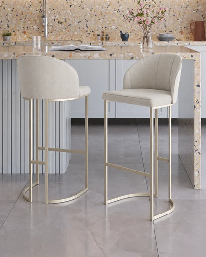 Banqueta Alta de Aço Estofada com Braços Beverly - Champanhe c/ Soft Palha