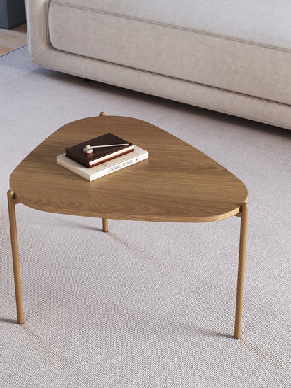 Mesa de Centro Orgânica com Pés em Aço Nami 59 cm - Mel c/ Dourado