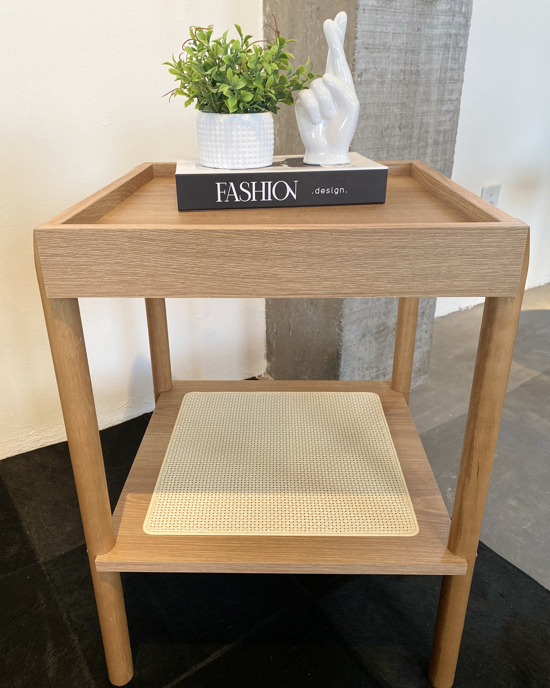 Mesa Lateral Quadrada c/ Prateleira Palhinha Urdi 43 cm - Mel