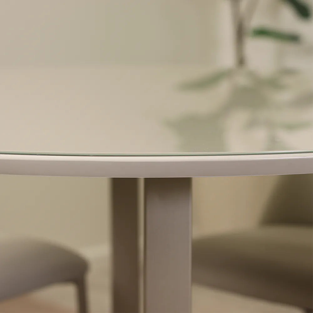 Conjunto de Jantar Mesa Redonda com Vidro Arcádia 4 Cadeiras Lucille - Champanhe c/ Off White