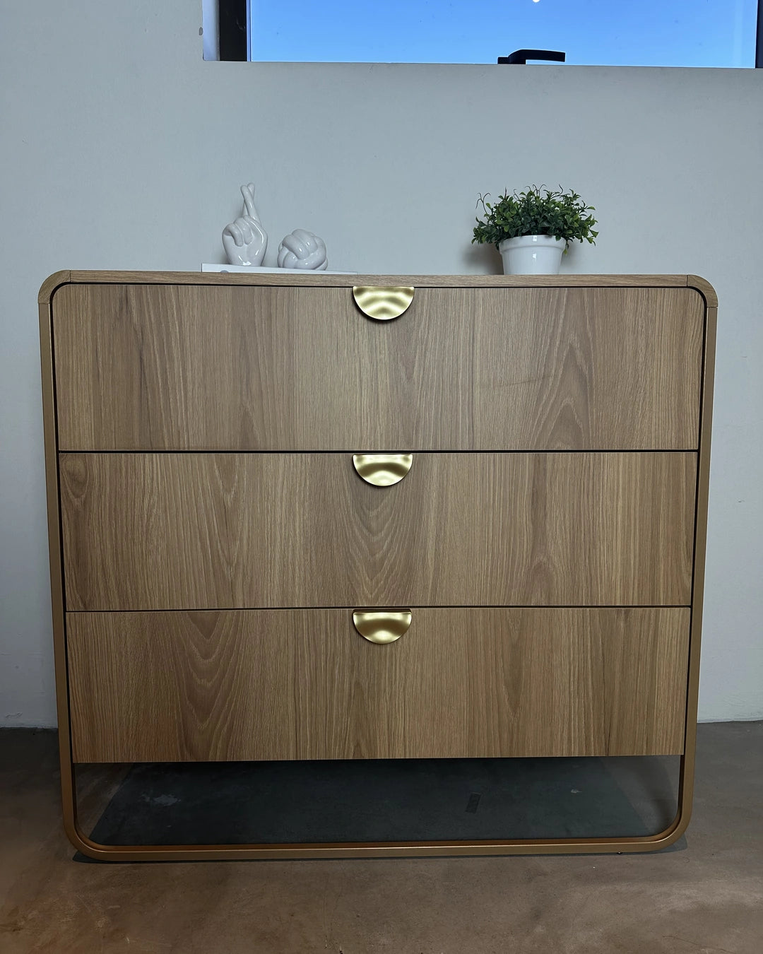 Cômoda com 3 Gavetas Dunna 90 cm - Mel c/ Dourado