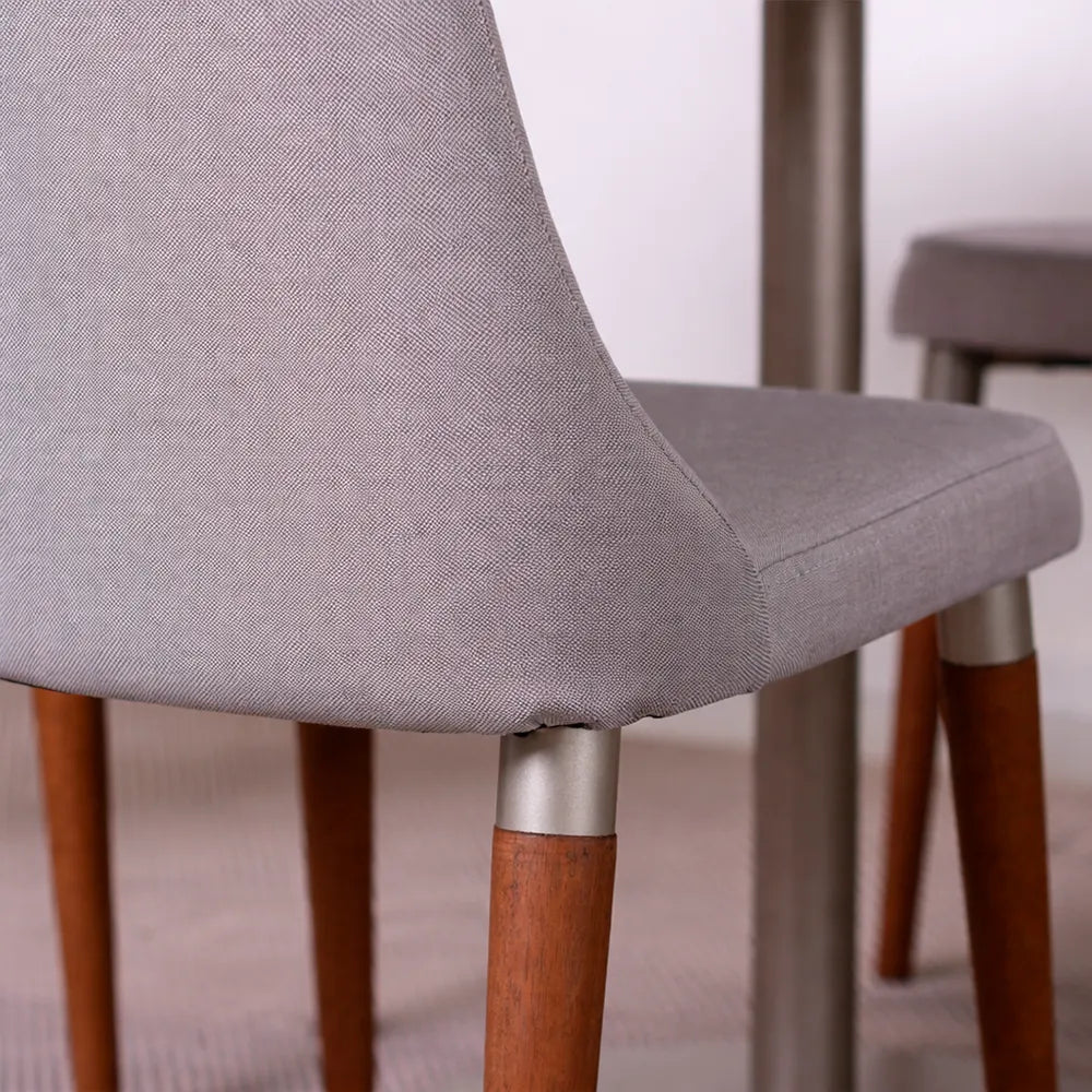 Conjunto de 8 Cadeiras de Madeira Maciça Estofada Lara - Natural c/ Linho Cinza - Champanhe