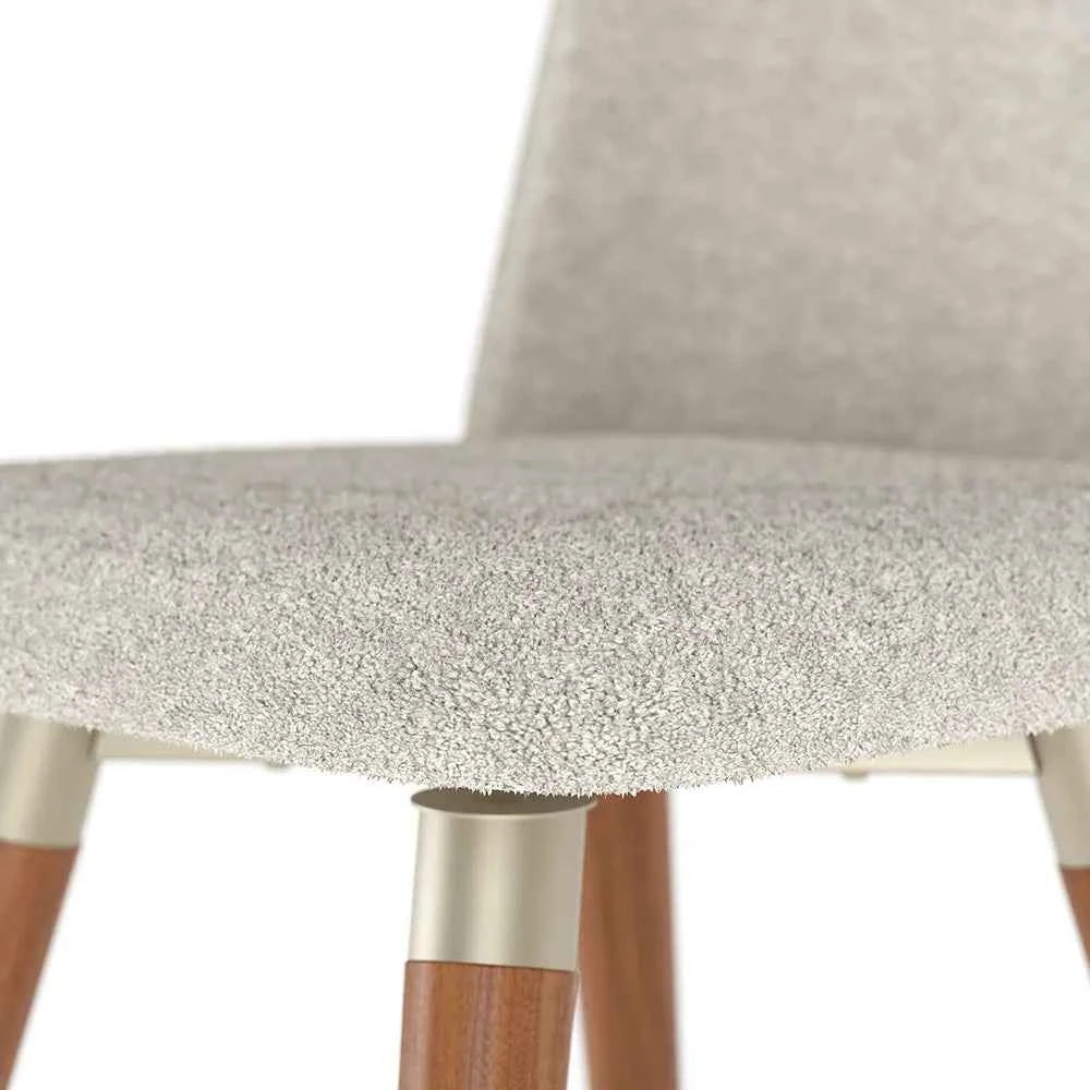 Conjunto de 4 Cadeiras de Madeira Maciça Estofada Dakota - Natural c/ Bouclé Cru e PU Off White - Champanhe