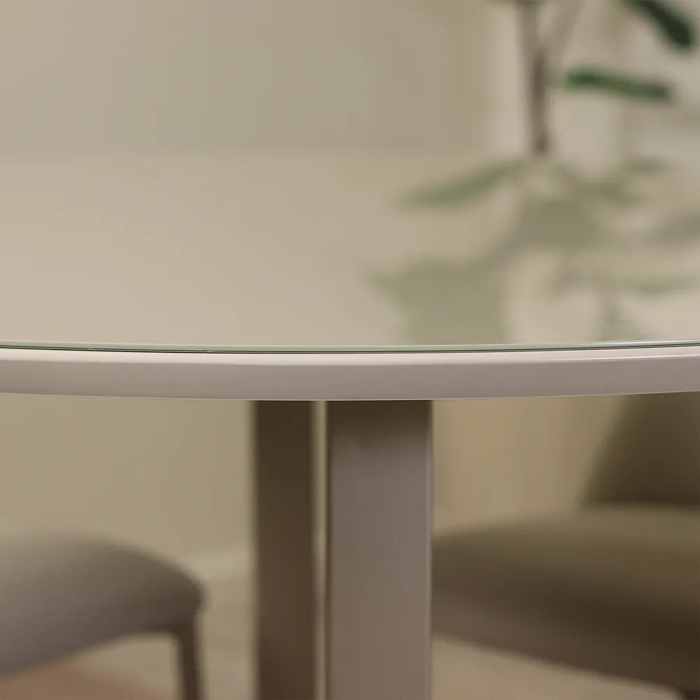 Conjunto de Jantar Mesa Redonda com Vidro Arcádia 4 Cadeiras Lucille - Champanhe c/ Off White - Palha