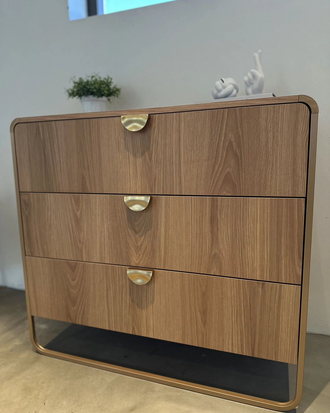 Cômoda com 3 Gavetas Dunna 90 cm - Mel c/ Dourado