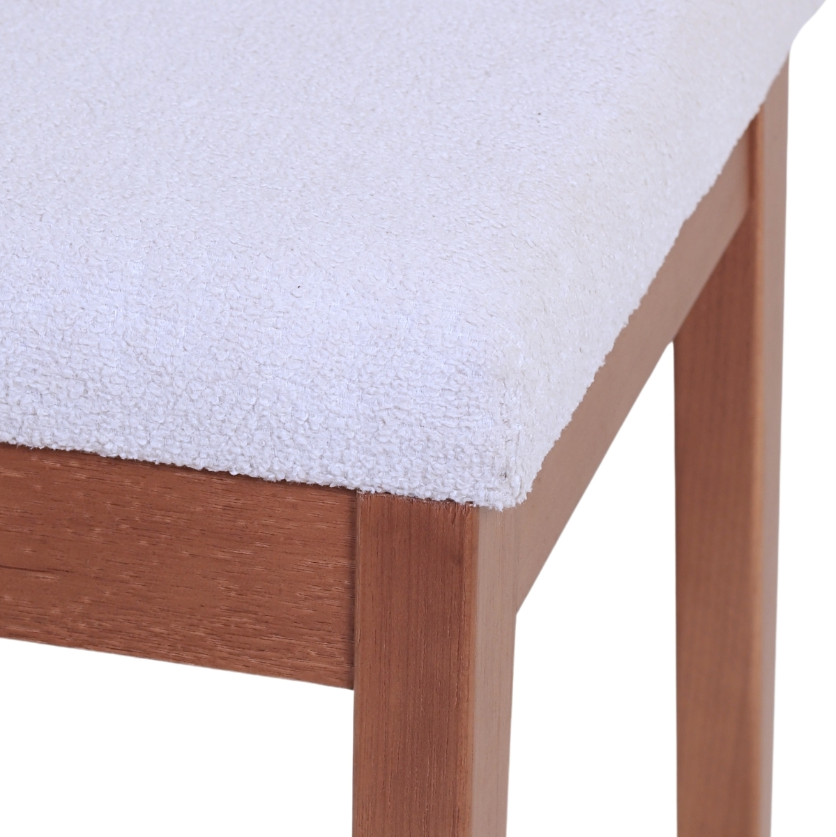 Cadeira de Madeira Maciça Estofada Tai - Natural c/ Bouclê Off White