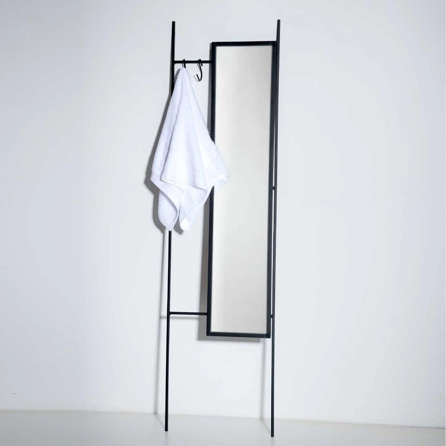 Homedock Escadinha de Metal com Espelho Léa 156 cm - Preto Linee