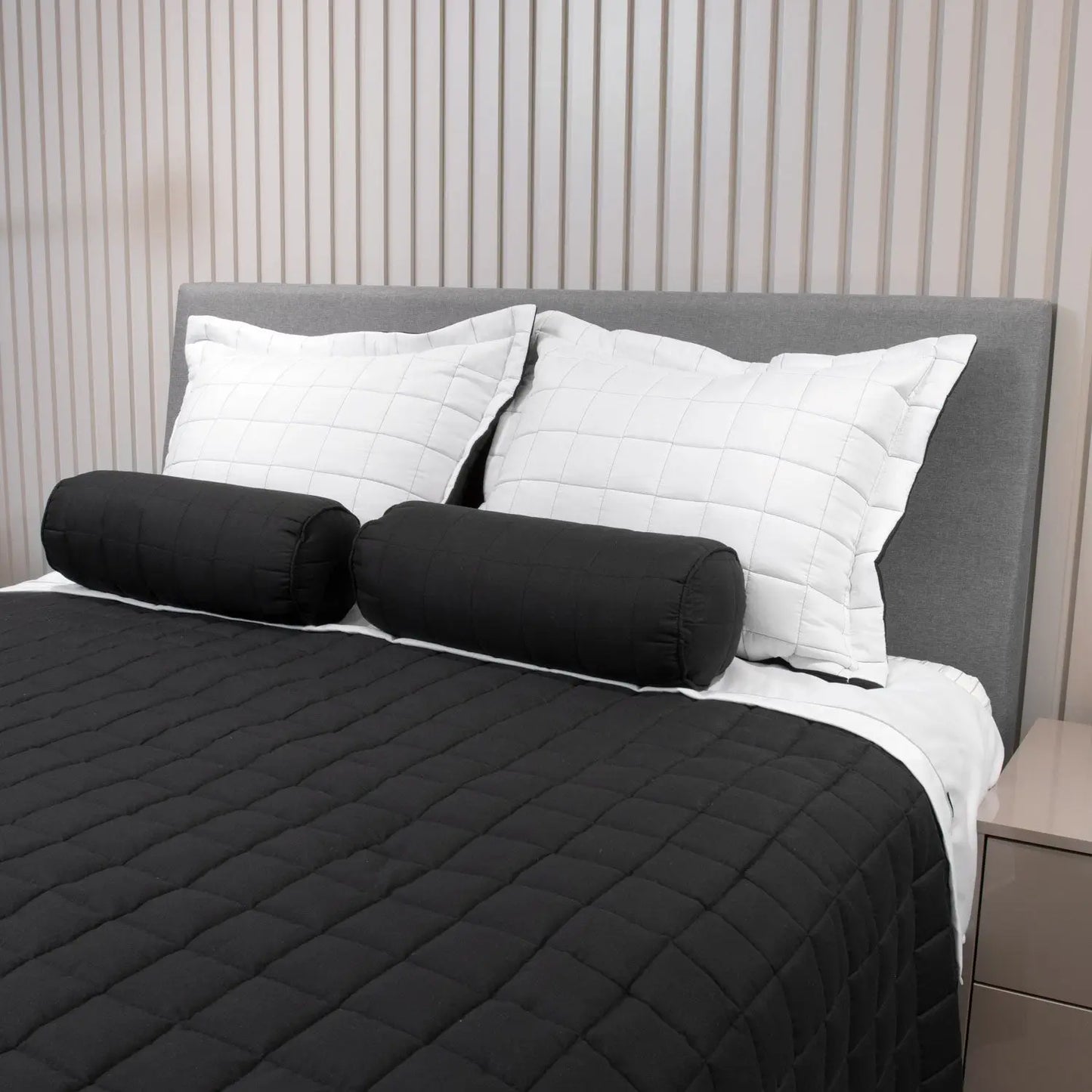 Homedock Kit Cobre Leito Matelassê Dupla Face Micropercal Sleeps - Preto c/ Branco Lavive