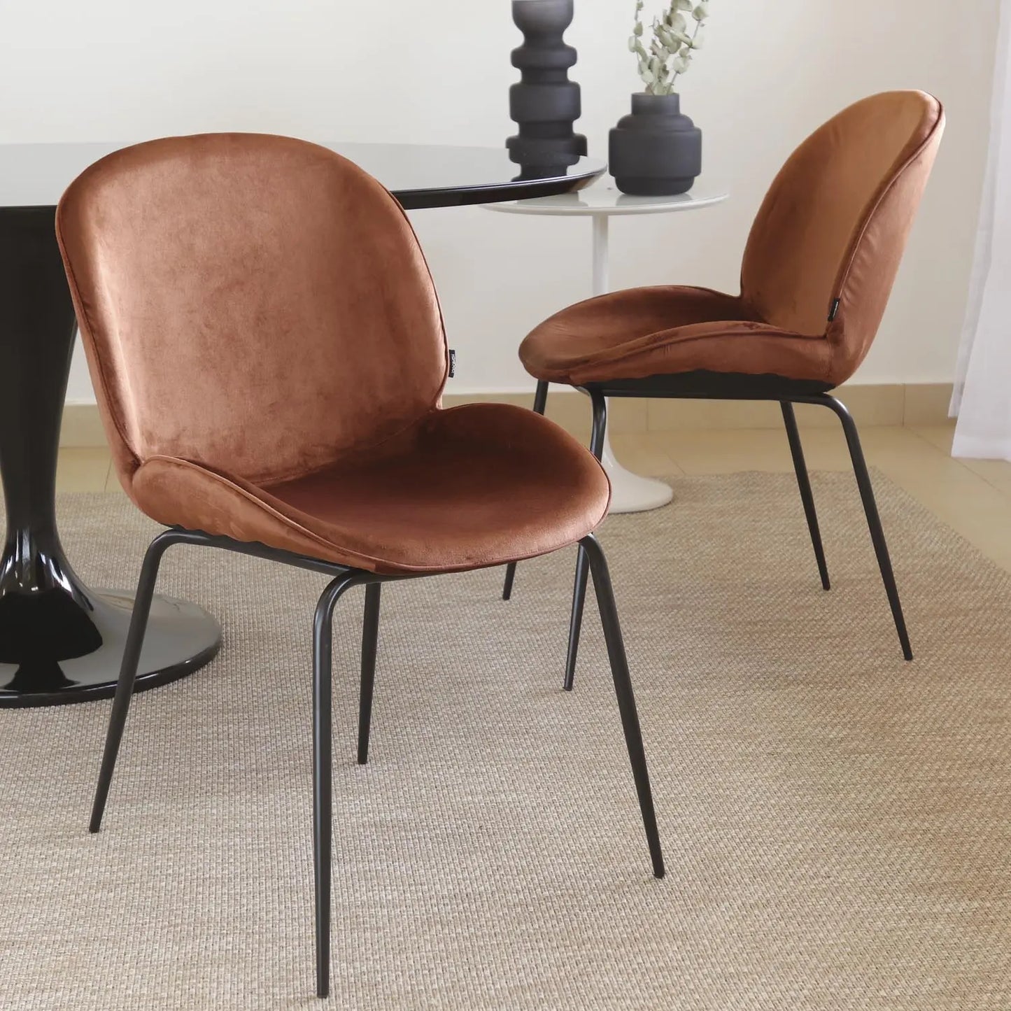 Homedock Kit de 2 Cadeiras Hannah - Veludo Canela c/ Preto Matteo