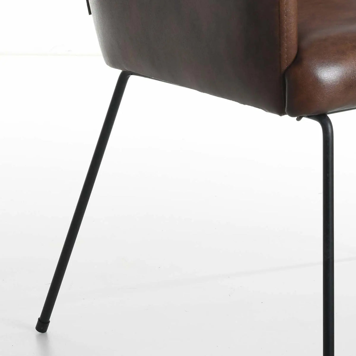 Homedock Poltrona Beatrice - PU Whisky Moveis