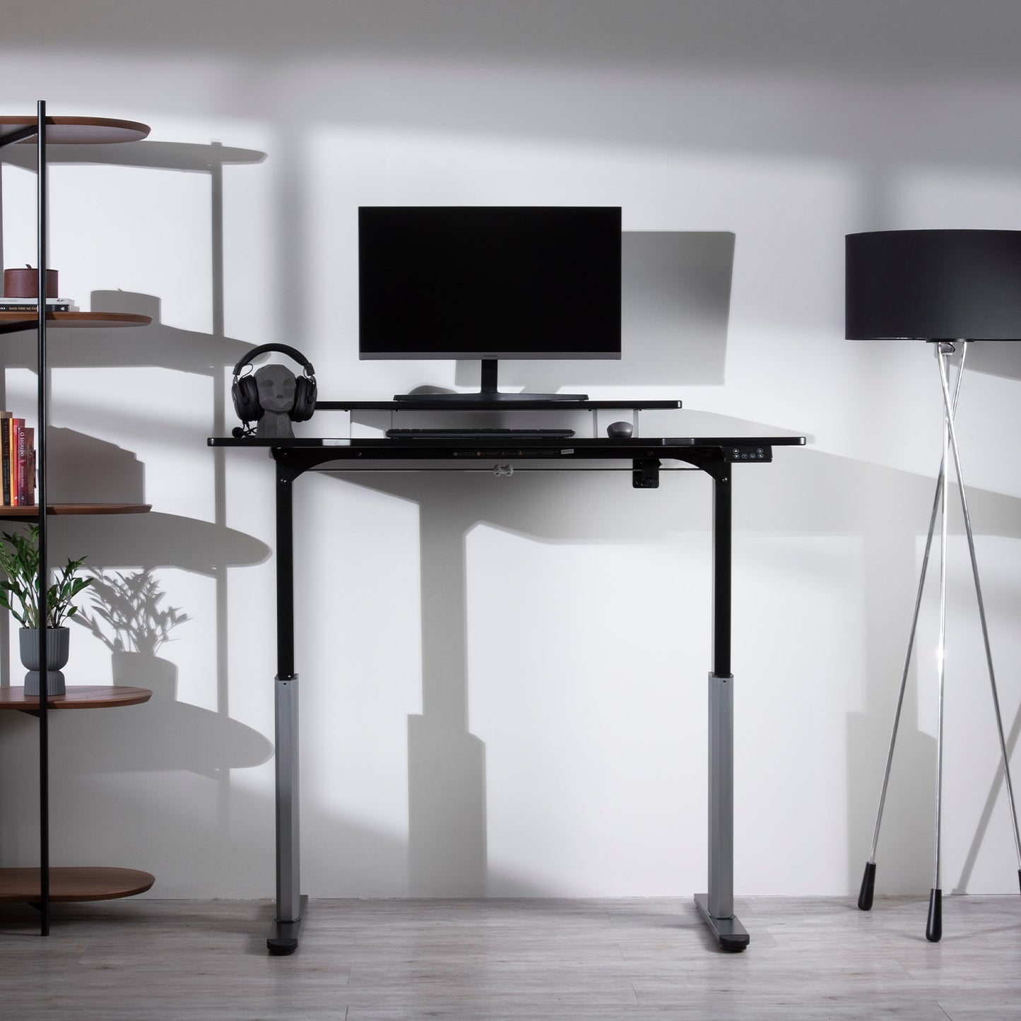 Mesa com Regulagem de Altura Elétrica e Stand Lift 134 cm - Preto Fosco c/ Prata