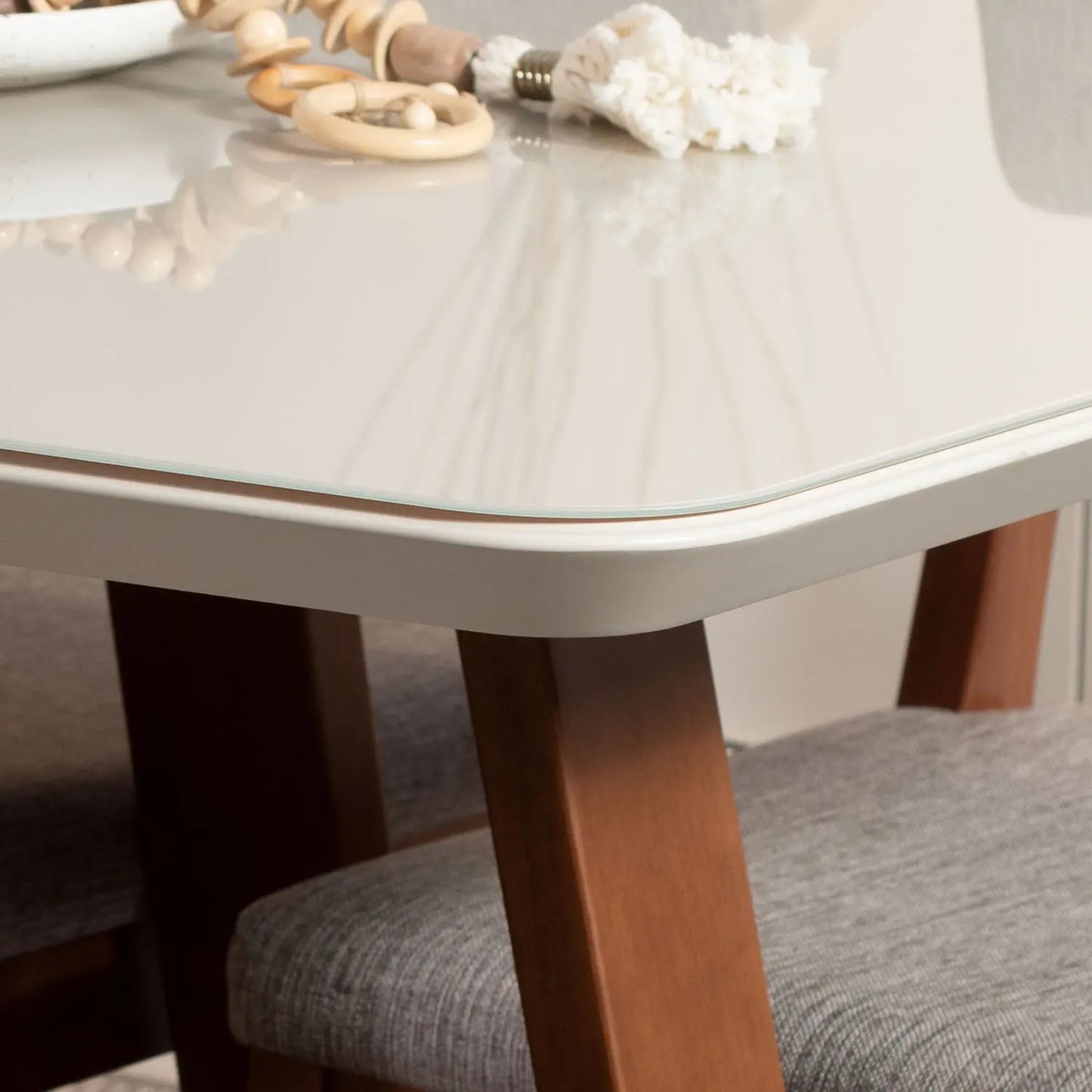 Homedock Conjunto de Jantar Mesa com Vidro Bennett 4 Cadeiras Ella - Natural c/ Off White Móveis Província